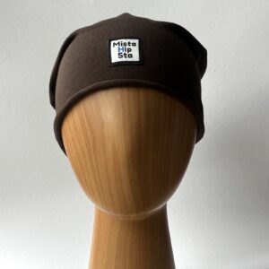 Brązowa czapka beanie z fuksjowym chwostem MistaHipsta Brown Fuchsia – widok z przodu na manekinie